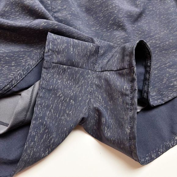 Lorna Jane Zip It Perforated Run Short Lined Grey Foil XXL - Picture 6 of 9